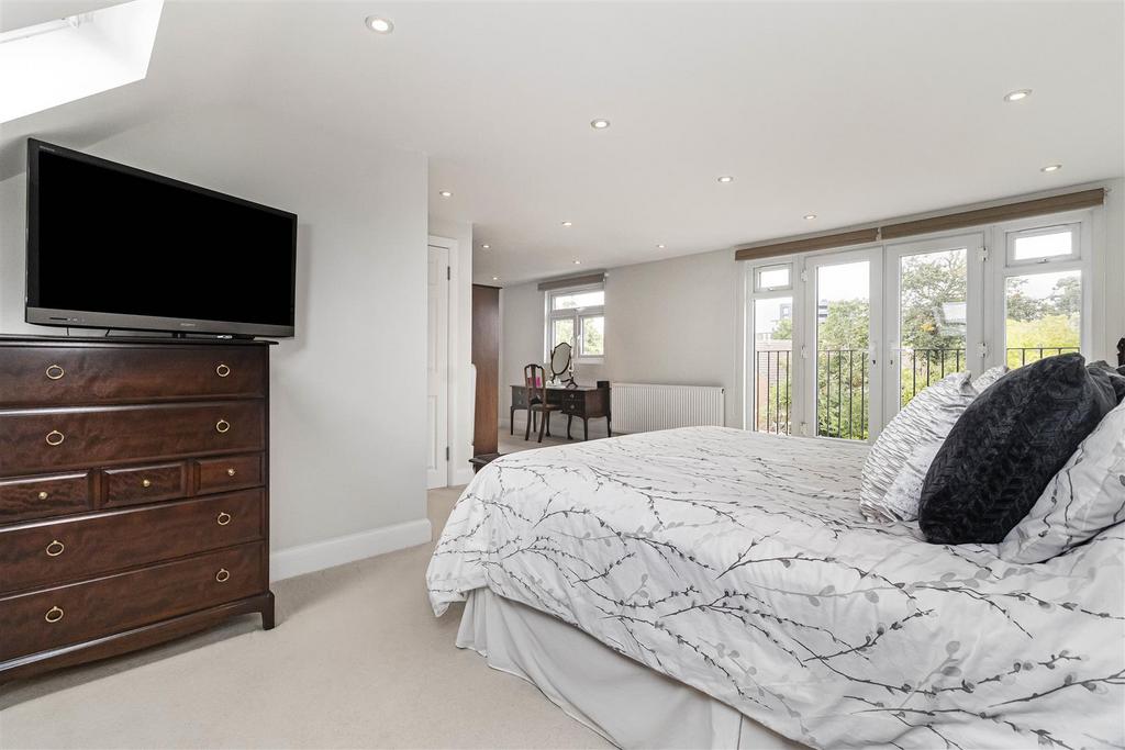Bedroom 1 (loft) pic 2