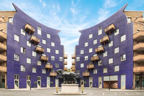 3 bedroom flat for sale, The Circle, Queen Elizabeth Street, London