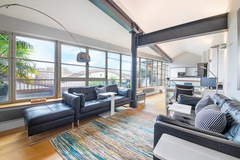 3 bedroom flat for sale, The Circle, Queen Elizabeth Street, London
