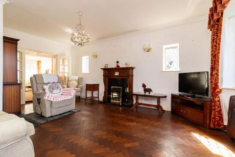undefined, Crewes Avenue, Warlingham