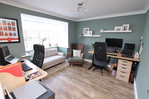 16 Burley Close, Laceby, Grimsby, DN37 7EN