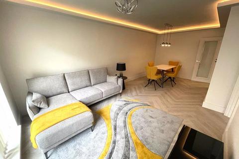 2 bedroom apartment to rent, 130Oakleigh Road North, London