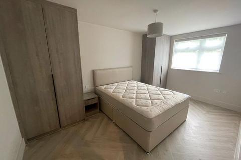 2 bedroom apartment to rent, 130Oakleigh Road North, London