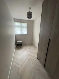 2 bedroom apartment to rent, 130Oakleigh Road North, London
