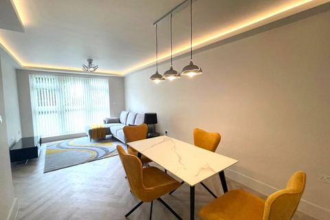 2 bedroom apartment to rent, 130Oakleigh Road North, London