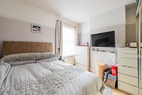 2 bedroom flat for sale, Harris Street, Walthamstow, London, E17