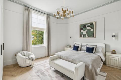 2 bedroom flat for sale, Earls Court Square, Earls Court, London