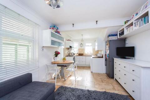 2 bedroom property to rent, Hampton Road, Twickenham TW2