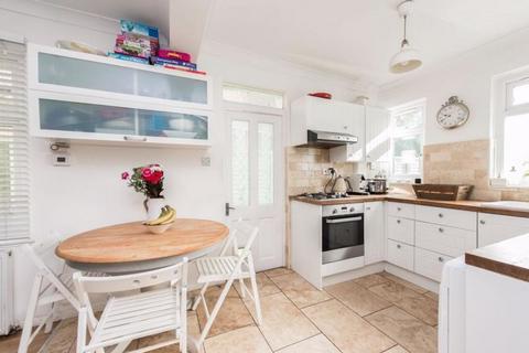 2 bedroom property to rent, Hampton Road, Twickenham TW2