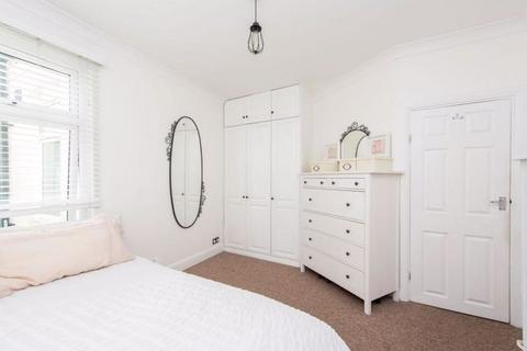 2 bedroom property to rent, Hampton Road, Twickenham TW2
