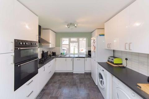 4 bedroom property to rent, Pursley Road, London NW7