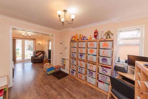 4 bedroom property to rent, Pursley Road, London NW7