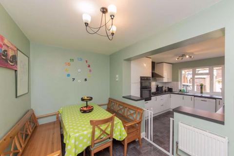 4 bedroom property to rent, Pursley Road, London NW7
