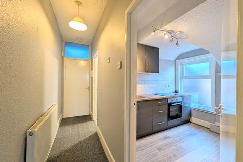 undefined, To Let - York Terrace, Manchester Road, Southport -Second Floor Studio Apt
