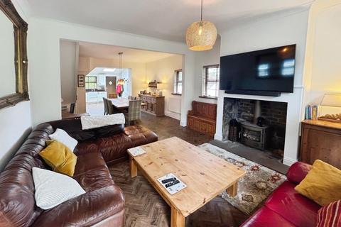 2 bedroom cottage for sale, Charlotte Street, Chapeltown