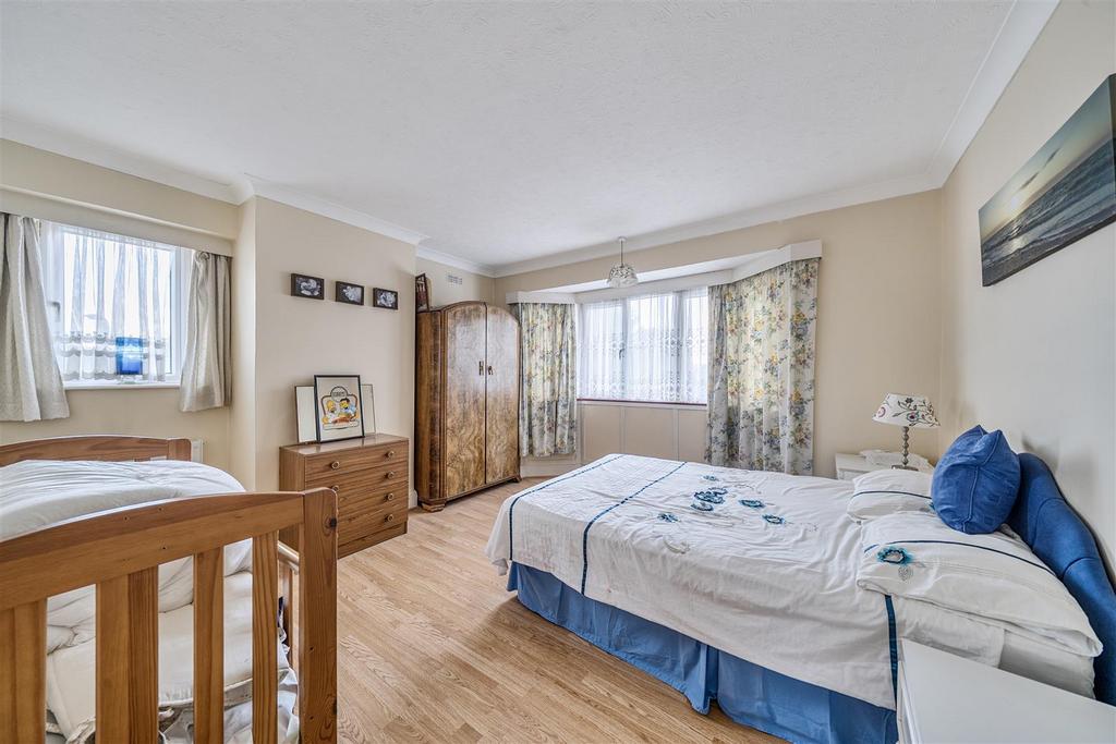Bedroom 1.jpg