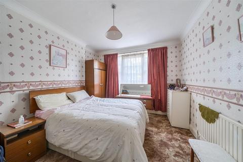 undefined, Grand Avenue, Wembley