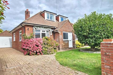 3 bedroom chalet for sale, York Crescent, Lee-On-The-Solent, PO13