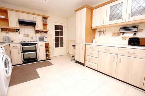 3 bedroom chalet for sale, York Crescent, Lee-On-The-Solent, PO13