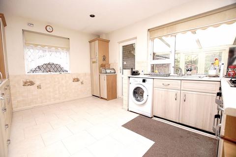 3 bedroom chalet for sale, York Crescent, Lee-On-The-Solent, PO13