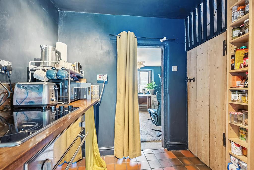 Kitchen to lounge.jpg