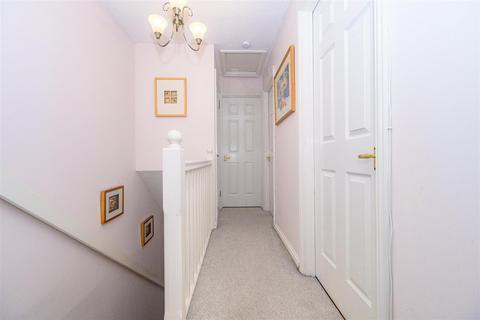 8 Lapwing Way, Abbots Langley, WD5 0GG
