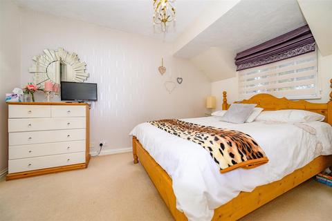 8 Lapwing Way, Abbots Langley, WD5 0GG