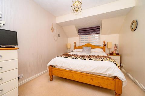 8 Lapwing Way, Abbots Langley, WD5 0GG