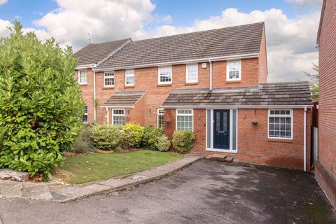 Fields End, Tring