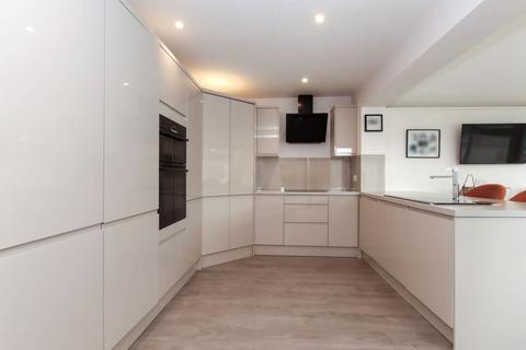 3 bedroom end of terrace house for sale, Fields End, Tring