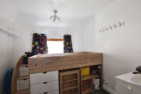 3 bedroom terraced house for sale, Tournament Road, Salisbury                       *NO ONWARD CHAIN*
