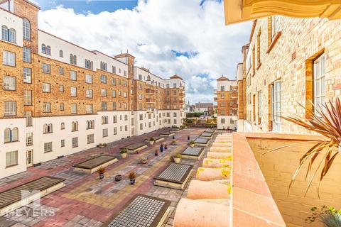 2 bedroom flat for sale, Sea Road, Bournemouth, BH5 1