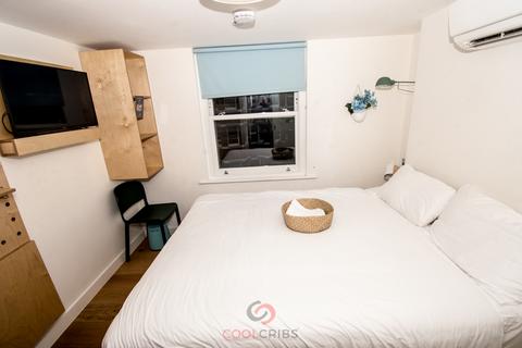 Studio to rent, Philbeach Gardens, Earls Court, London, London  SW5