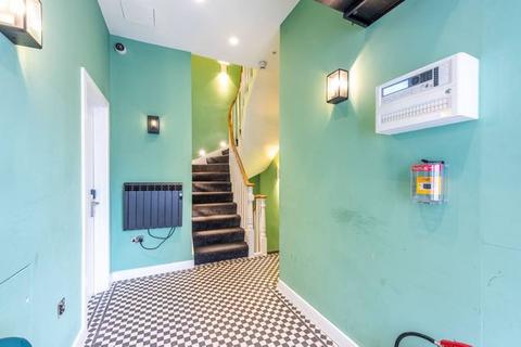Studio to rent, Philbeach Gardens, Earls Court, London, London  SW5