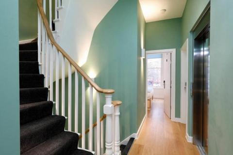 Studio to rent, Philbeach Gardens, Earls Court, London, London  SW5