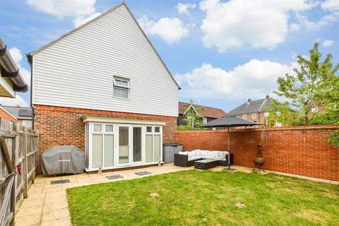 4 bedroom link detached house for sale, Woodman Way, Horley, Surrey