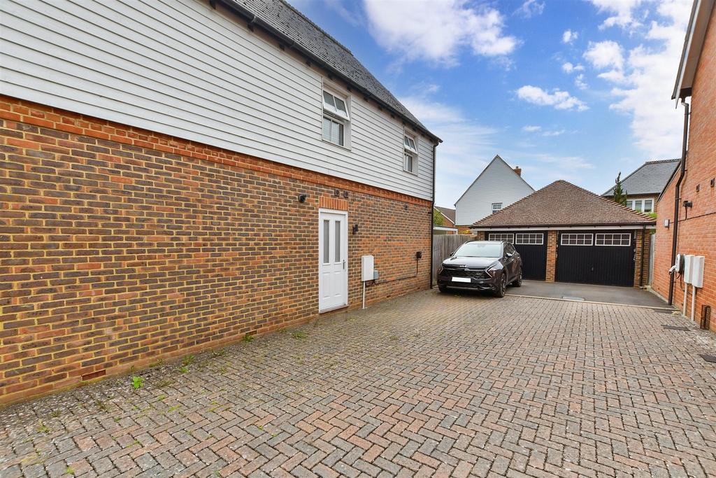 Driveway/Parking