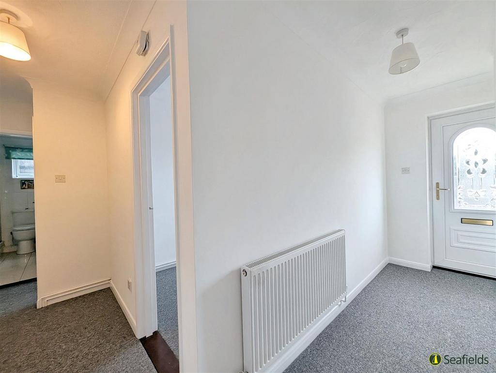 Private Entrance &amp; Hallway