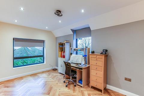 8 High Beech, South Croydon, CR2 7QB