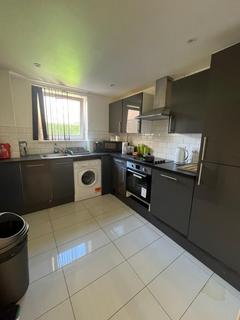 3 bedroom flat to rent, Westferry Road, Canary Wharf E14