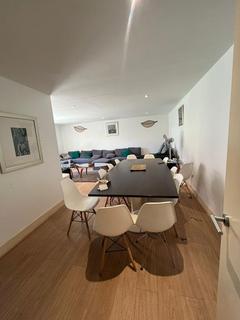 3 bedroom flat to rent, Westferry Road, Canary Wharf E14