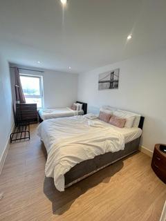 3 bedroom flat to rent, Westferry Road, Canary Wharf E14