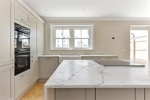 4 bedroom end of terrace house for sale, West Street, Bognor Regis, West Sussex, PO21