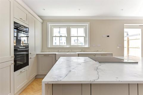 4 bedroom end of terrace house for sale, West Street, Bognor Regis, West Sussex, PO21