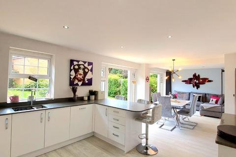 5 bedroom detached house for sale, Line Way, Earls Barton, Northamptonshire NN6