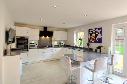 5 bedroom detached house for sale, Line Way, Earls Barton, Northamptonshire NN6