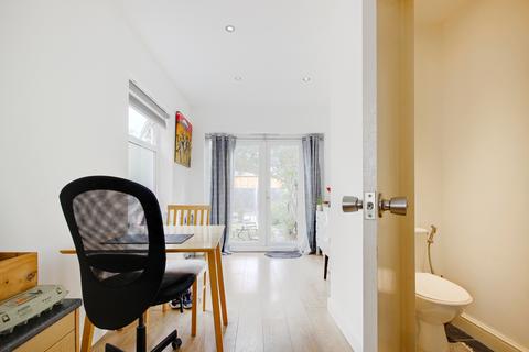 26 Nutfield Road, London, E15 2DG