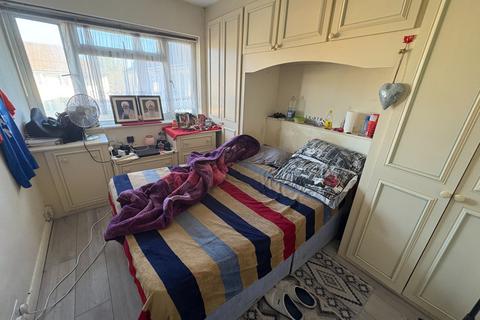 2 bedroom maisonette for sale, Rostrevor Gardens, Southall