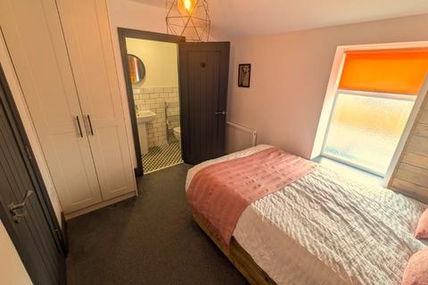 undefined, Room 5