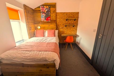 undefined, Room 5